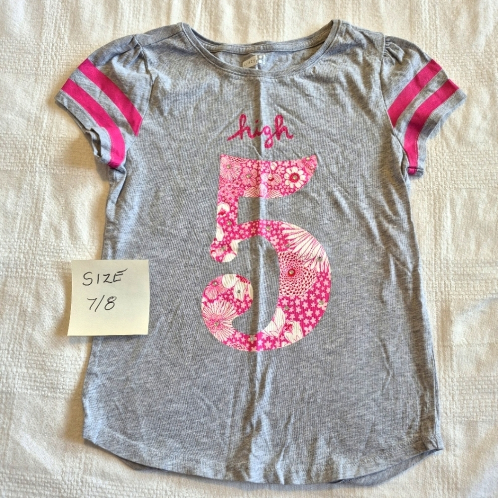 Crazy 8 girls size 7/8 or Medium high 5 dedigned gray short sleeve shirt VGUC